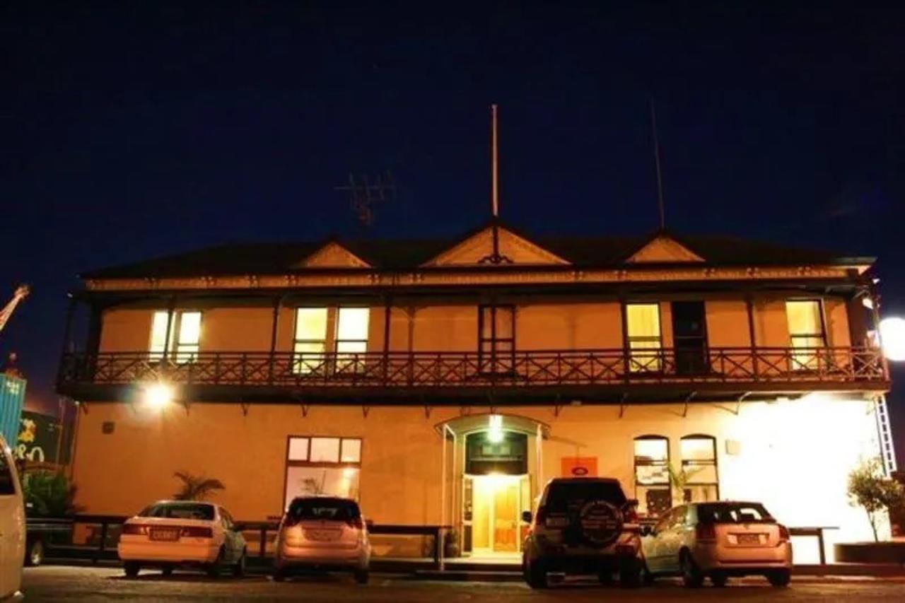 Customhouse Hotel And Backpackers Hostel เนลสัน ภายนอก รูปภาพ